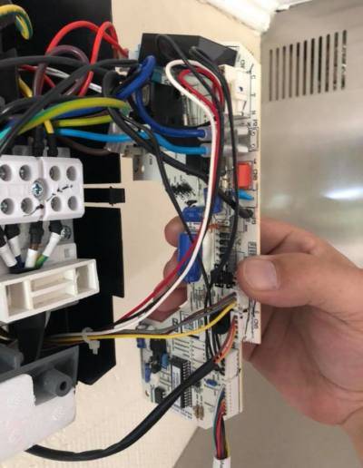 41465029_477625969422551_1917167714674147328_n-400x516